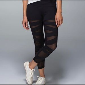 Sold out everywhere NWT lululemon high times crop
